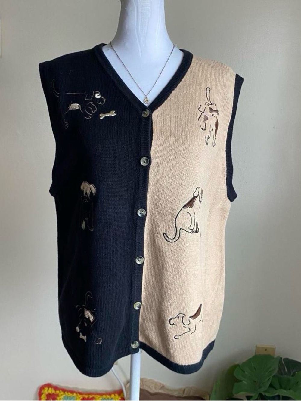 Vintage black & tan knit dog vest - Picture 8 of 9